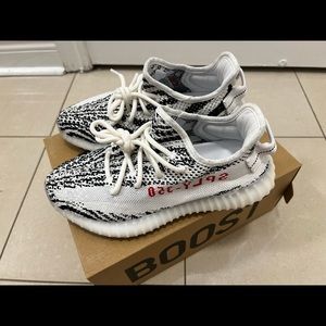 SOLD YEEZY BOOST 350 V2 ADULTS White